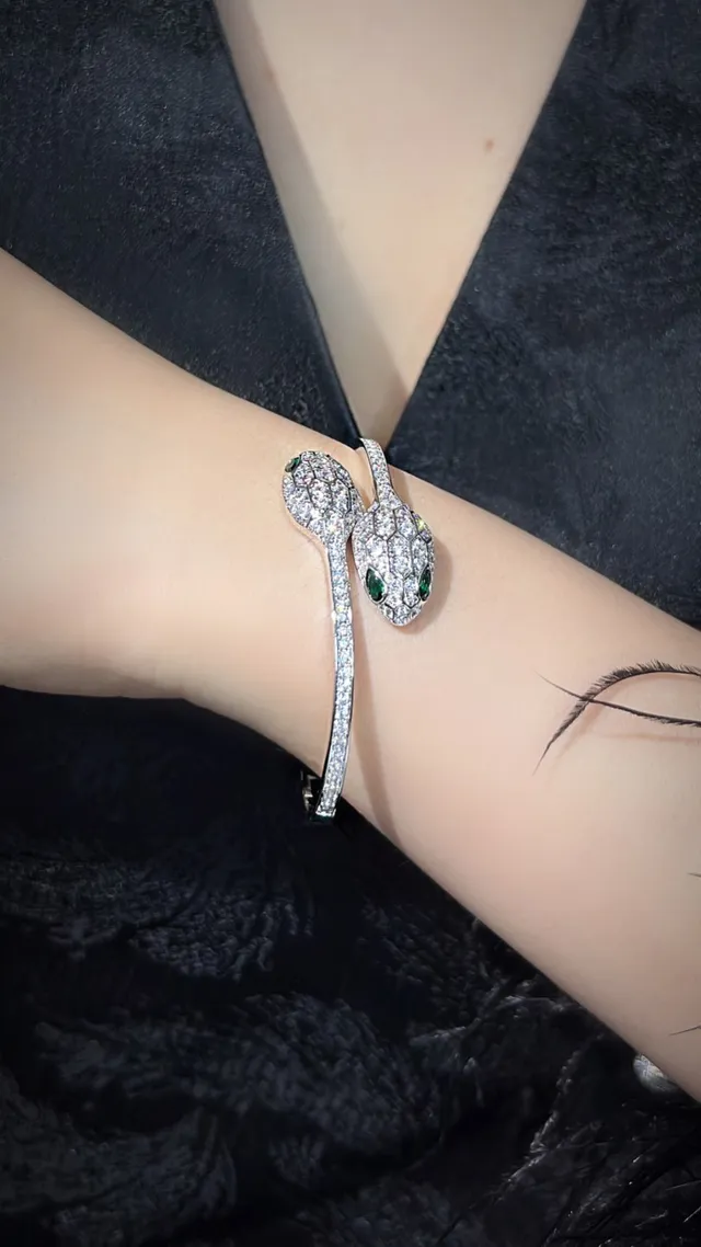 Bvlgari Serpenti Argent Multicolore Motif Tête de Serpent Pavé Diamants Écailles Bracelet 8