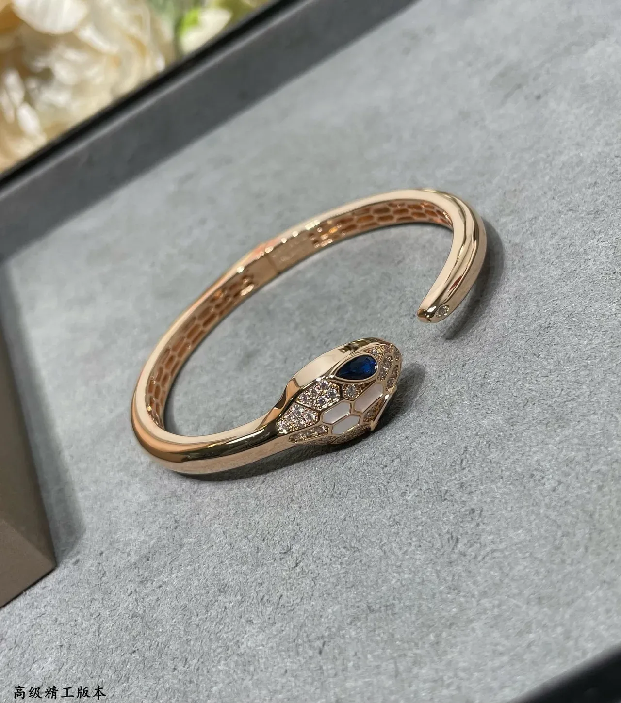 Bvlgari Serpenti Tête de serpent Bracelets Pavé diamants et gemmes 5