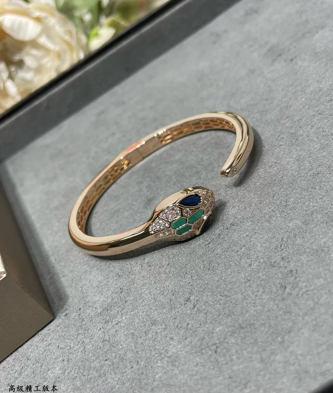 Bvlgari Serpenti Tête de serpent Bracelets Pavé diamants et gemmes 6