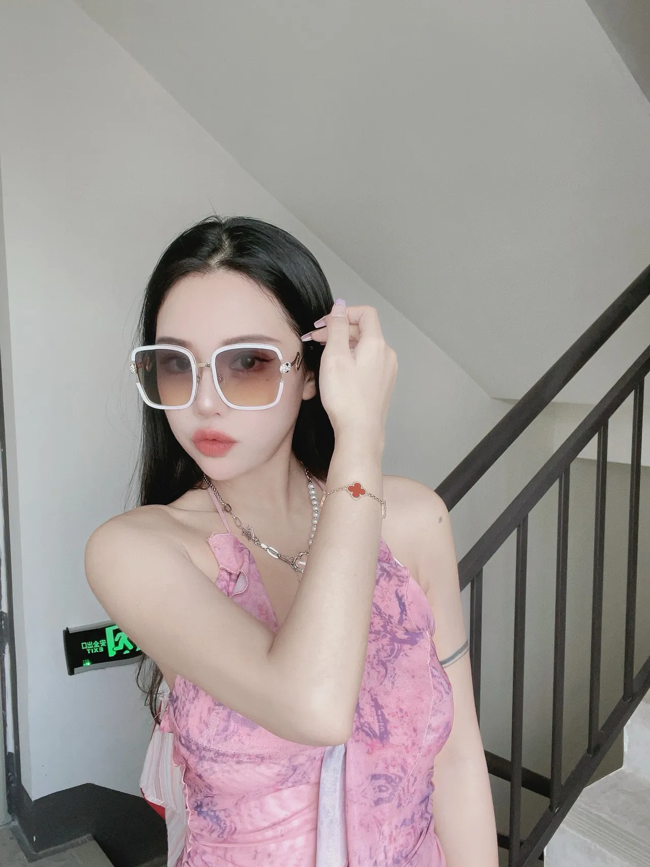Bvlgari Serpenti Lunettes de Soleil Carrées Noires et Or 6