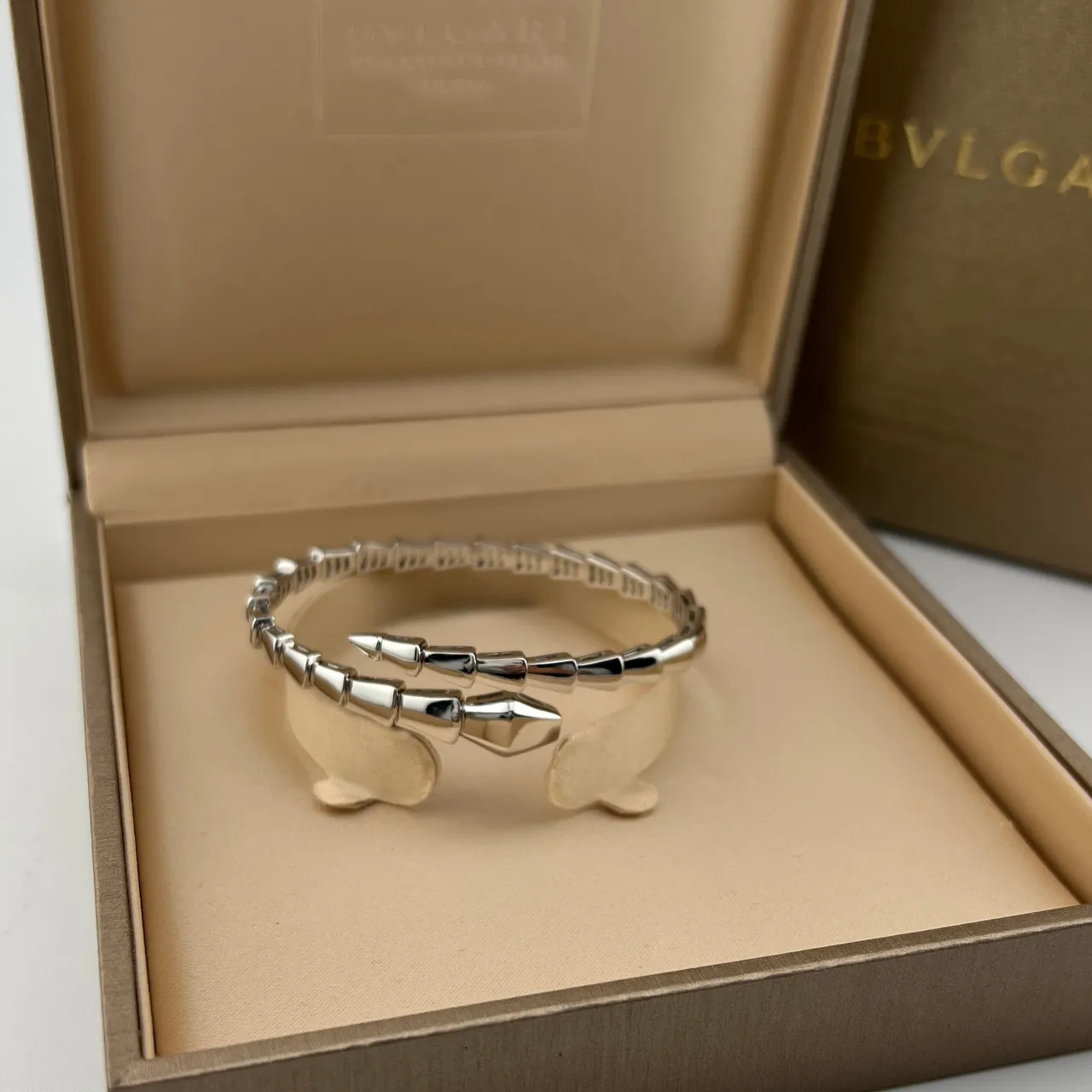 Bvlgari Serpenti Tubogas Bracelets tête de serpent 4