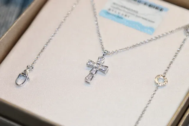 Bvlgari Collier Chaîne Fine Argent Pendentif Croix Pavé 2