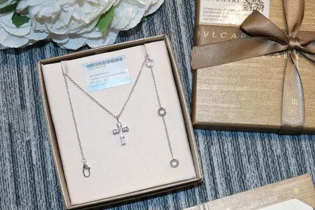 Bvlgari Collier Chaîne Fine Argent Pendentif Croix Pavé 5