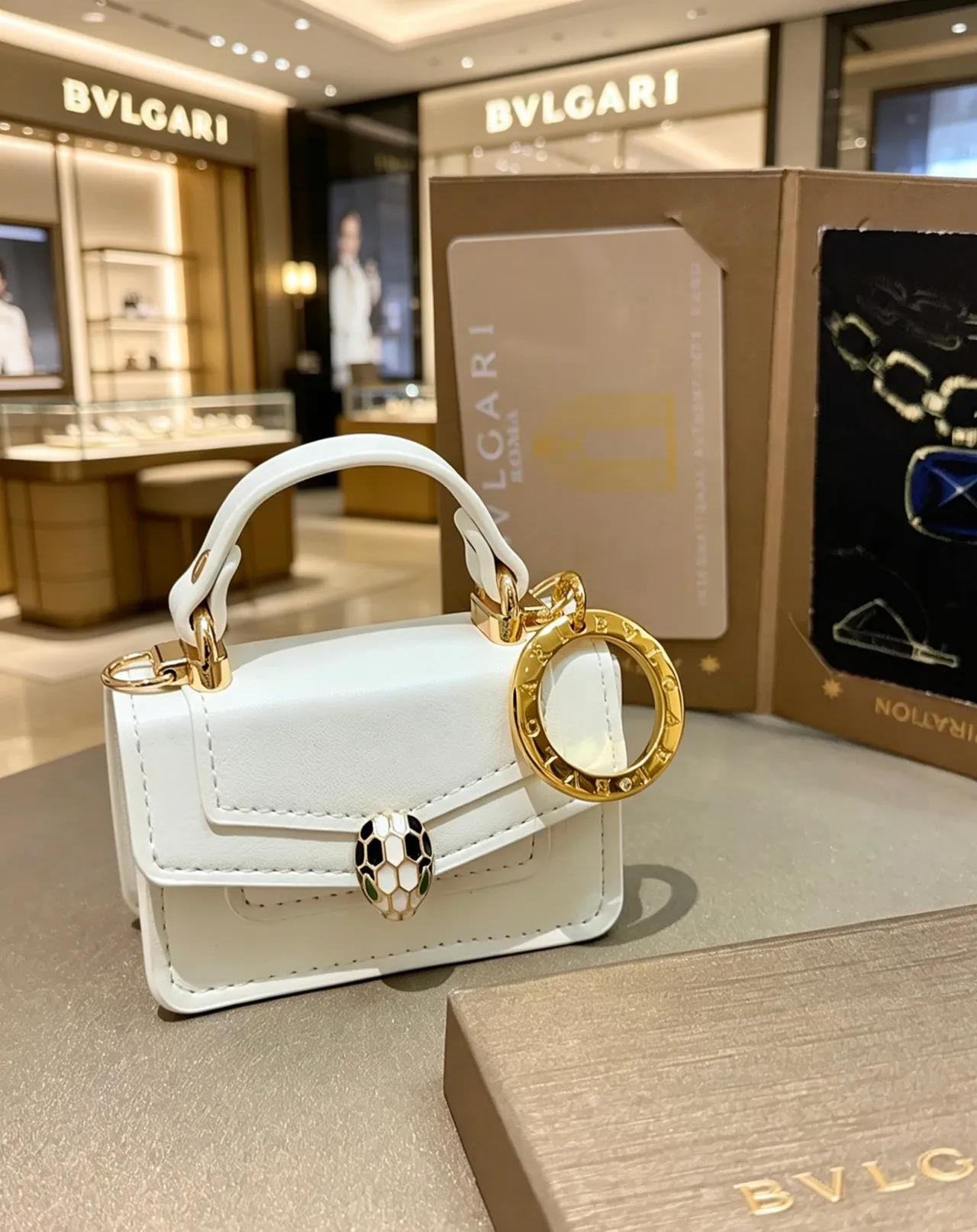 Bvlgari সাদা সোনা সংগঠিত মিনি চামড়ার ব্যাগ 3