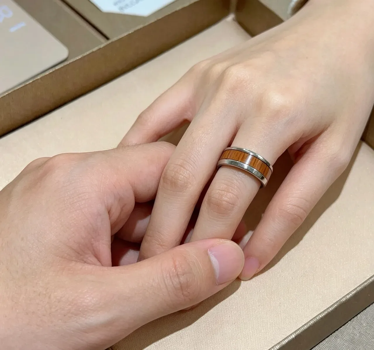 Bvlgari Bague à inlay de bois à large bande 4