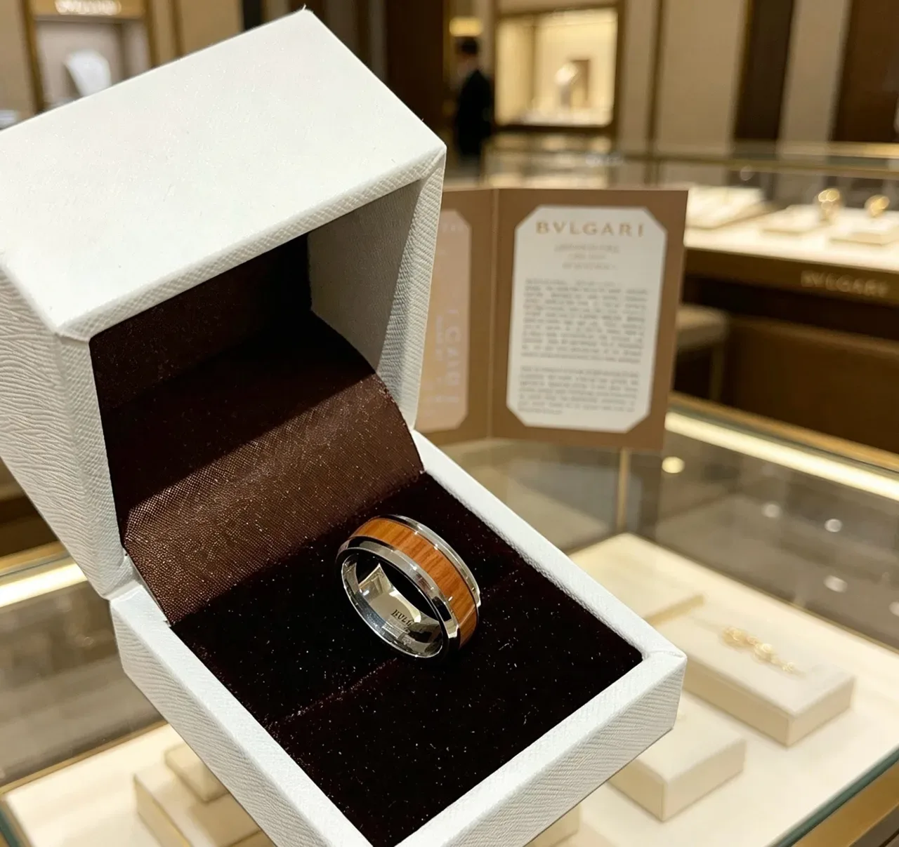 Bvlgari Bague à inlay de bois à large bande 8