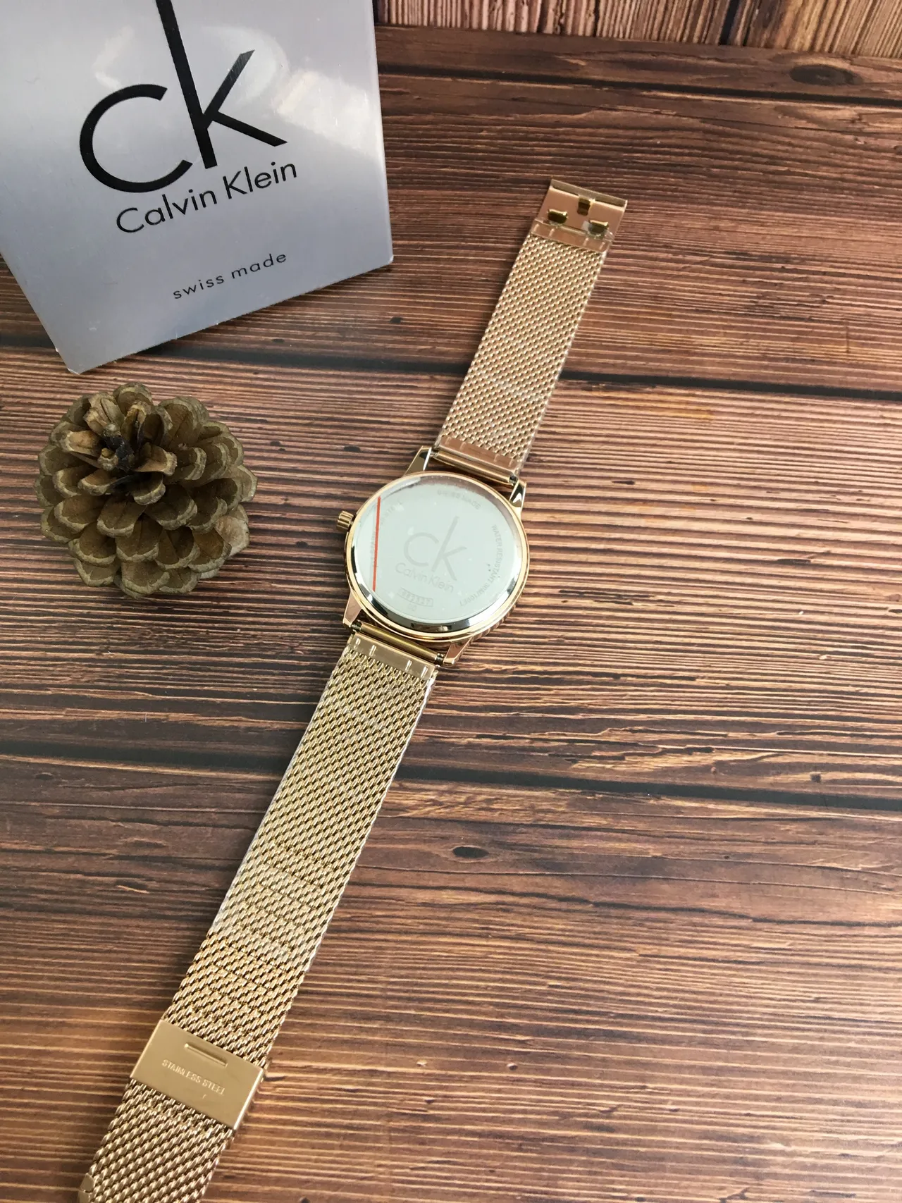 Calvin Klein Minimal Cadran Noir Bracelet Maille Doré Montre Quartz 4