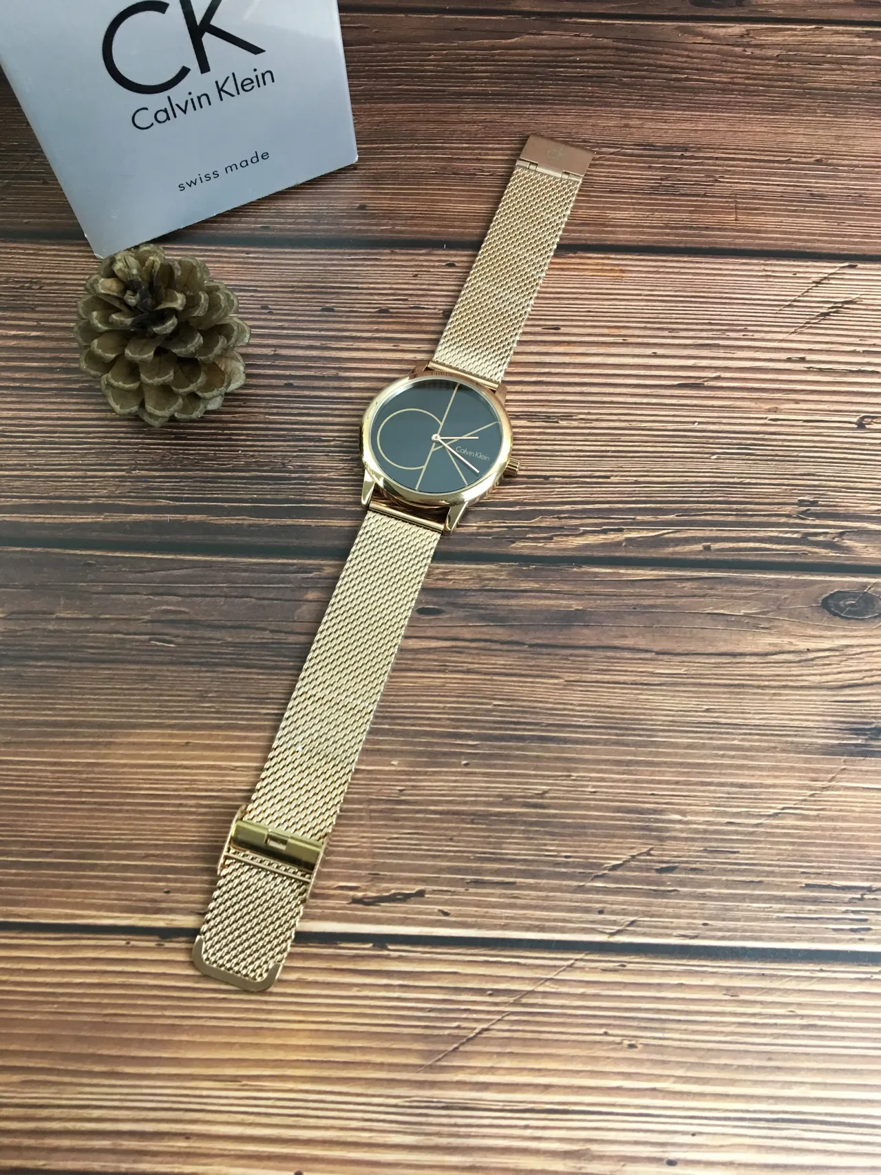 Calvin Klein Minimal Cadran Noir Bracelet Maille Doré Montre Quartz 5