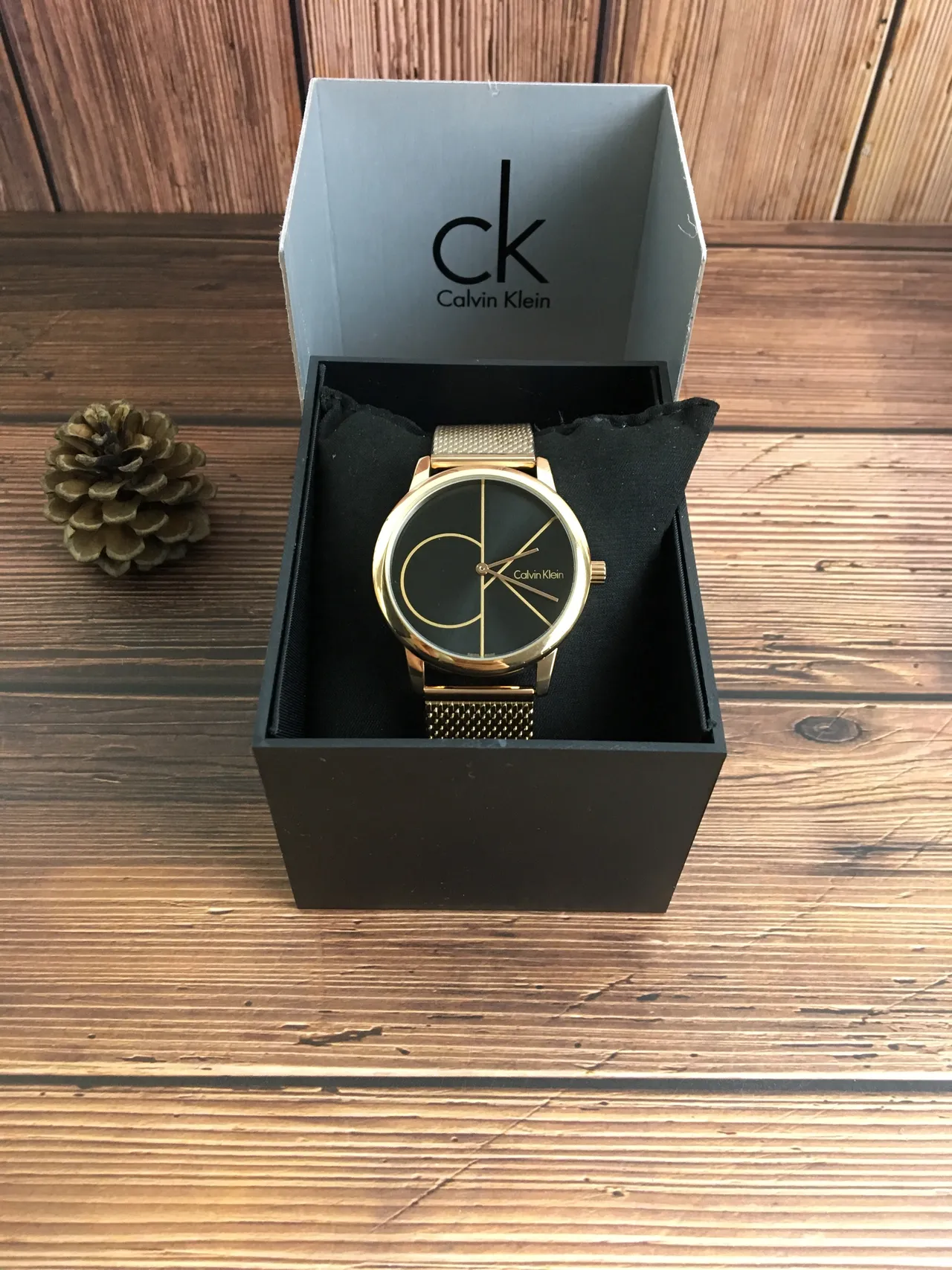 Calvin Klein Minimal Cadran Noir Bracelet Maille Doré Montre Quartz 6