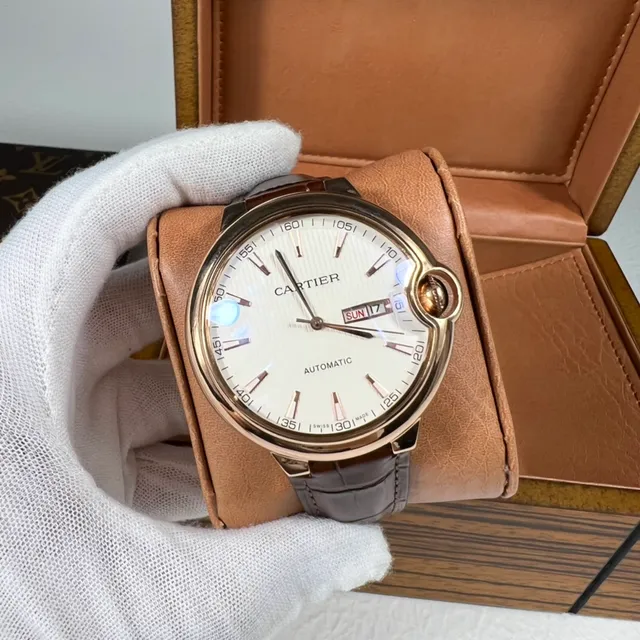 Cartier Ballon Bleu marron doré boîtier rond rose montre mécanique 4