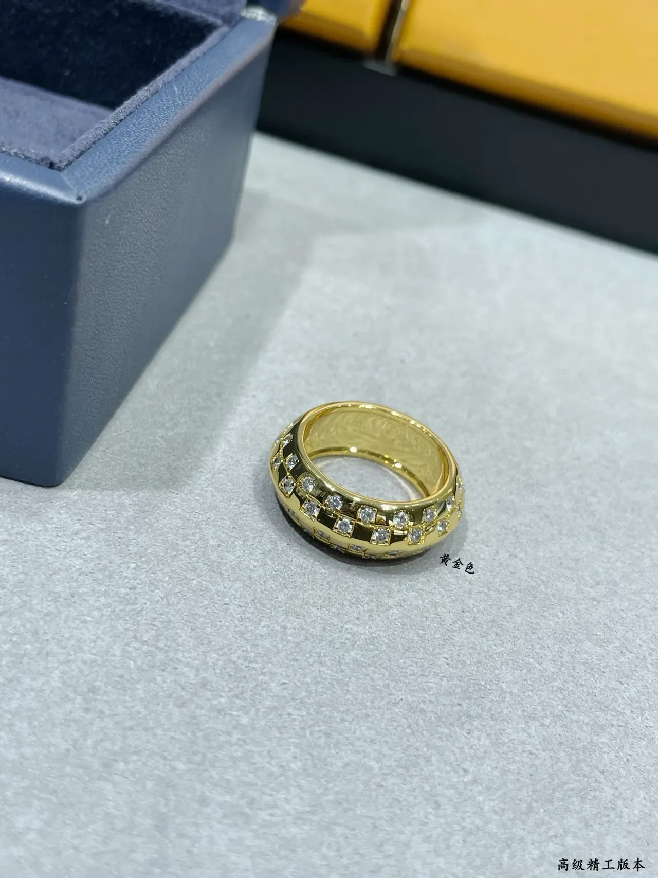 Bague Cartier Coup de Fouet Bande Large Diamants Pavé 3