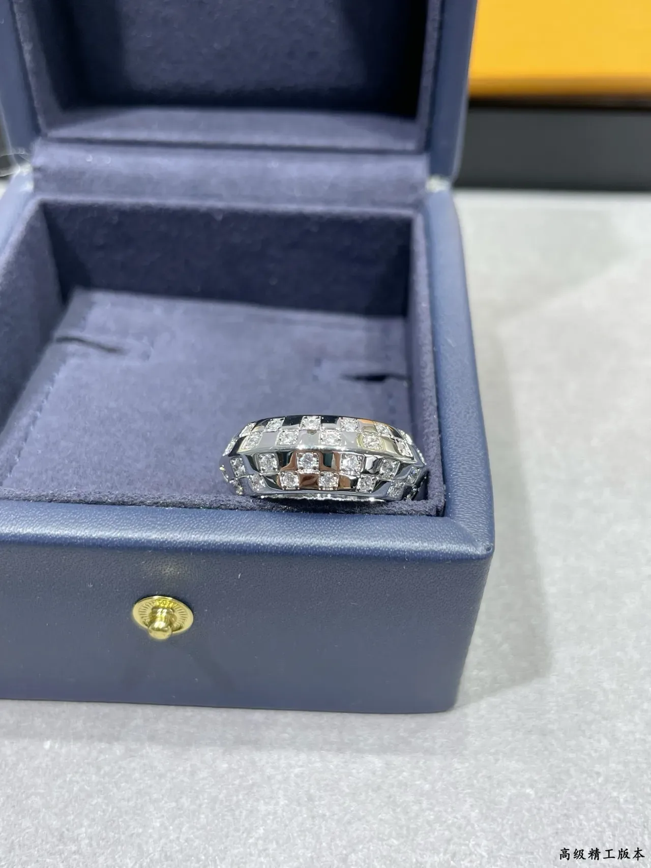 Bague Cartier Coup de Fouet Bande Large Diamants Pavé 7