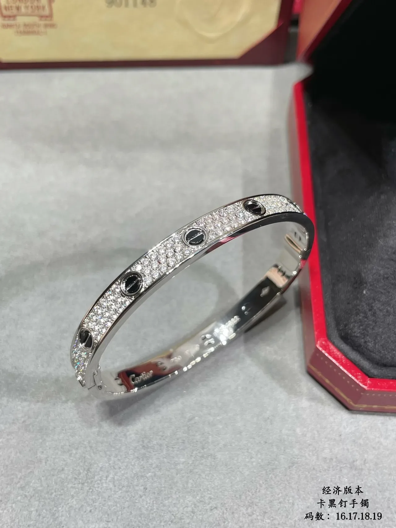 Pulseira Cartier Juste un Clou Pavé com Diamantes e Ônix Motivo Parafuso 7