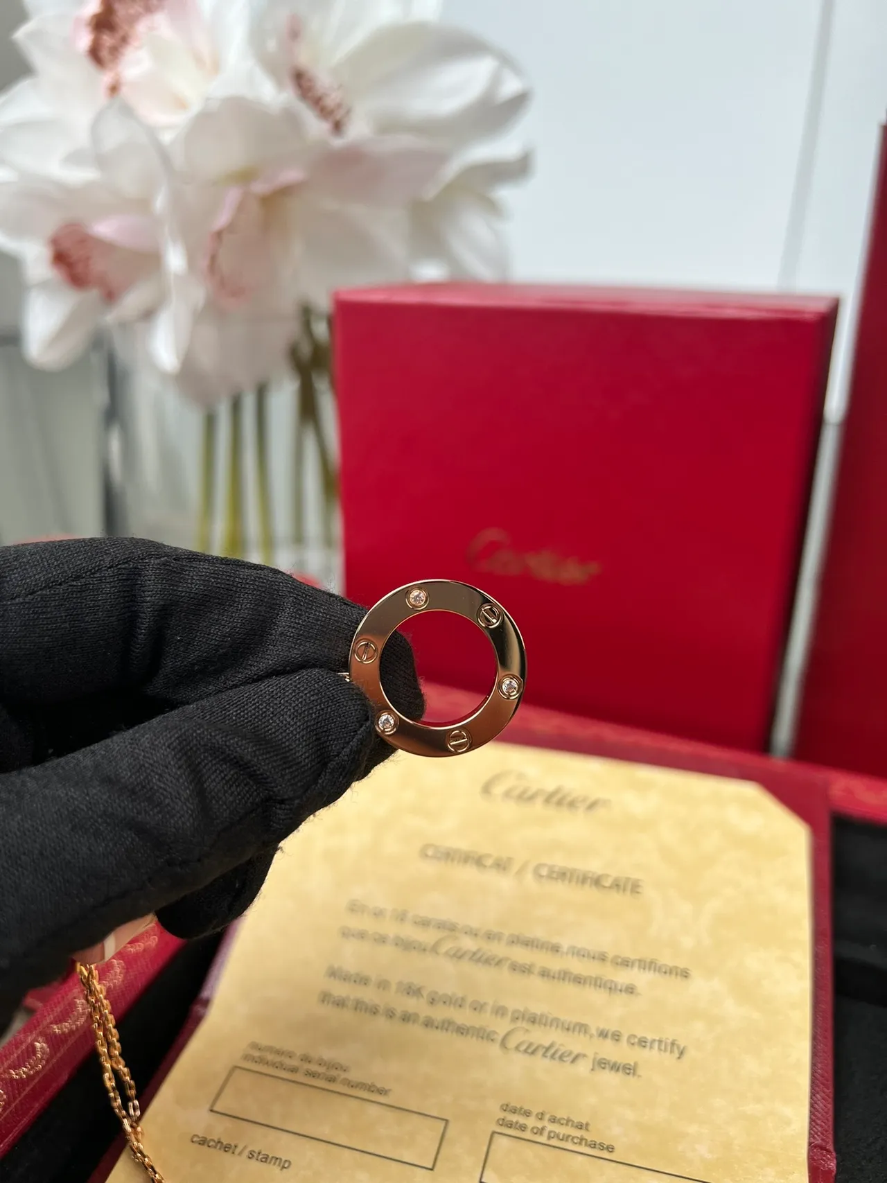 Cartier Love Pingente de círculo aberto em ouro e branco com detalhe de motivo de parafuso colar 4