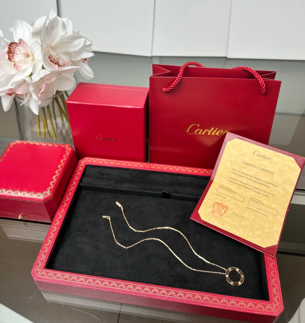 Cartier Love Pingente de círculo aberto em ouro e branco com detalhe de motivo de parafuso colar 8