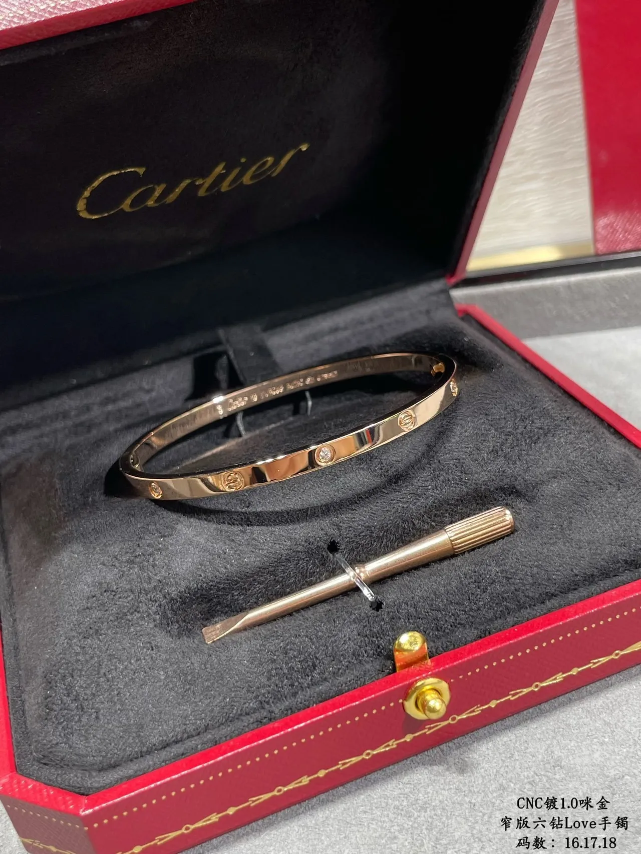 Bracelet Cartier Amour motif à vis de six pierres 3