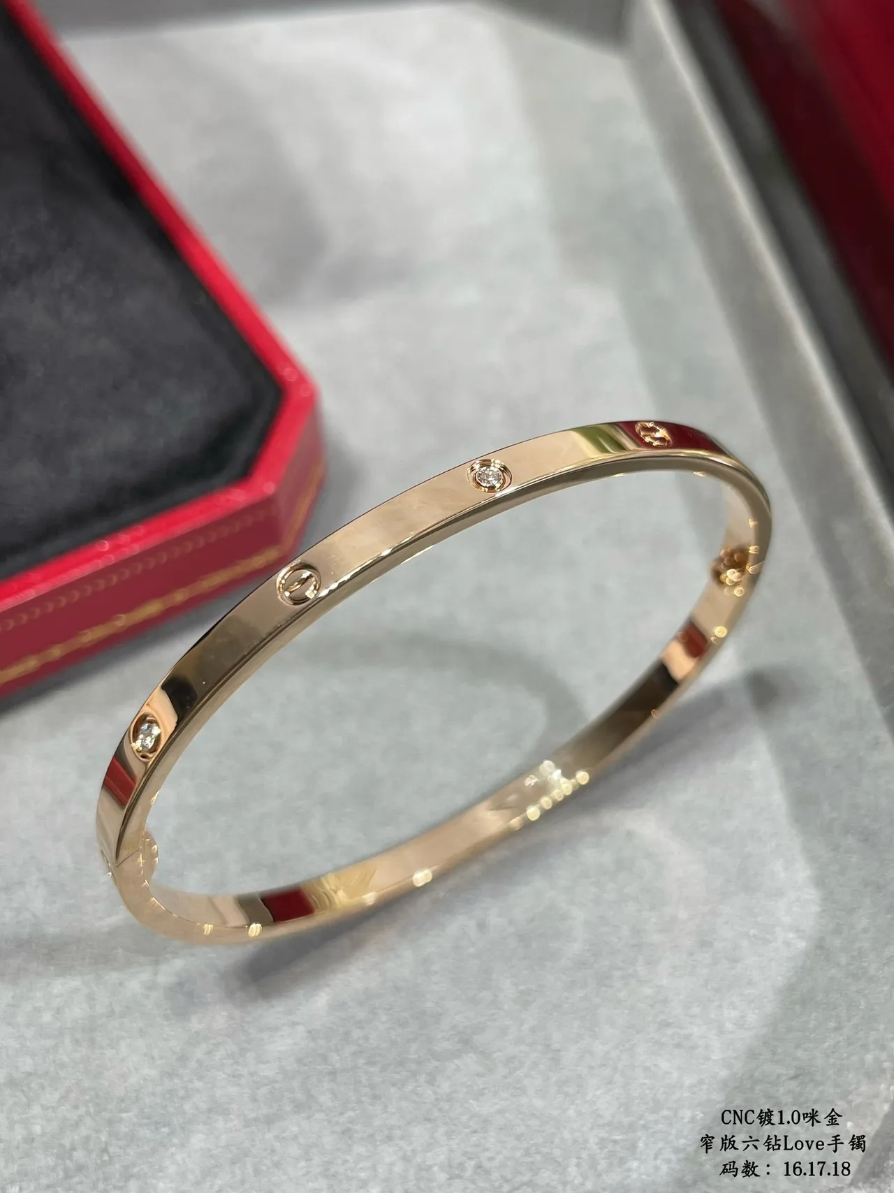Bracelet Cartier Amour motif à vis de six pierres 8