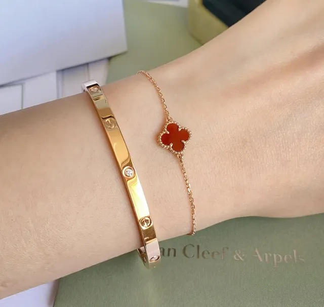 Bracelet Cartier Amour motif à vis de six pierres 9