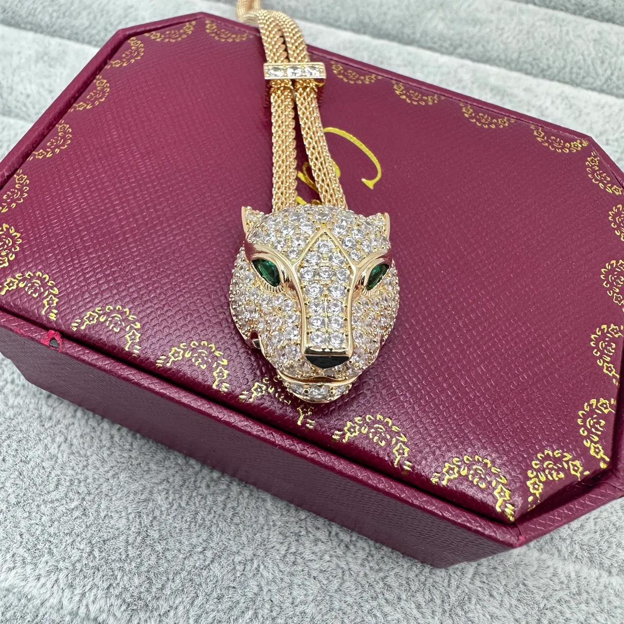Cartier Panthère collier diamants et émeraudes tête de panthère 5