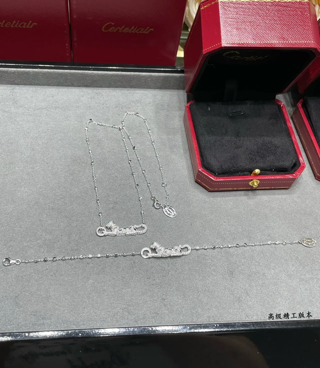 Cartier Panthère diamants et émeraudes panthère collier 3