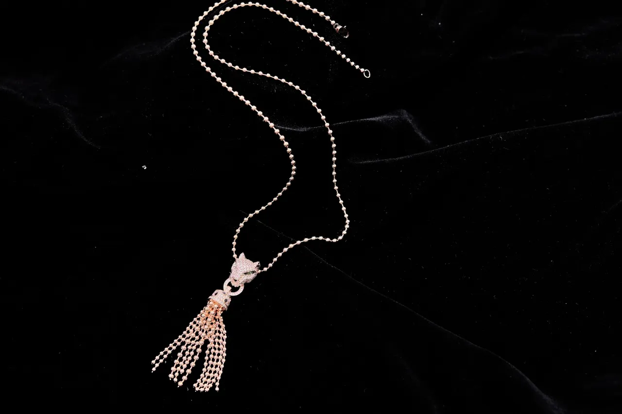 Cartier Panthère Tête de Panthère Pavé Diamants et Émeraudes Collier 2