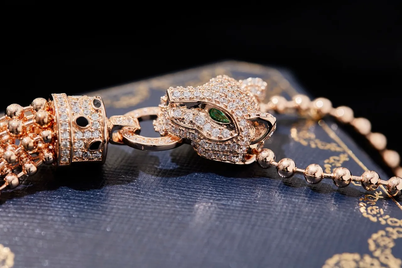 Cartier Panthère Tête de Panthère Pavé Diamants et Émeraudes Collier 8