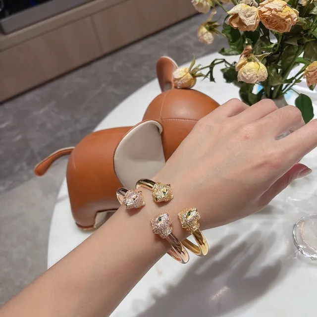 Cartier Panthère Pavé Cabeza de Pantera Brazalete Abierto 9