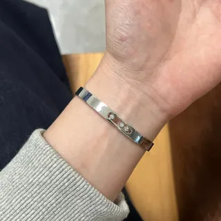 Cartier चांदी पॉलिश मेटल फ्लैट आयताकार कफ बांसलेट