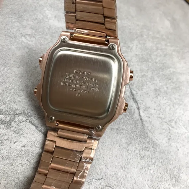 Casio G-Shock DW-5600 Montre Quartz en Acier Inoxydable Teinte Or Rose 3