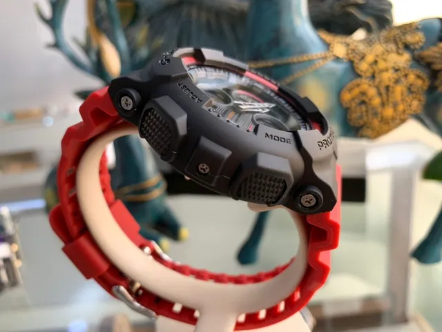 Casio G-Shock GA-100 Montre Sportive Noire et Rouge 4