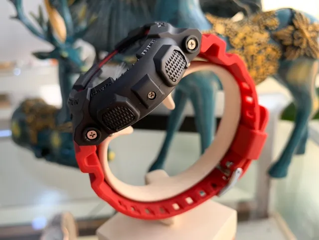Casio G-Shock GA-100 Montre Sportive Noire et Rouge 5