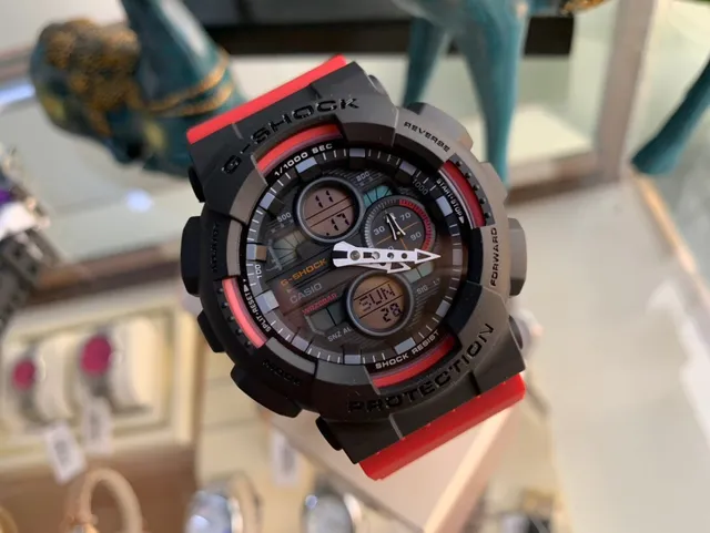 Casio G-Shock GA-100 Montre Sportive Noire et Rouge 6