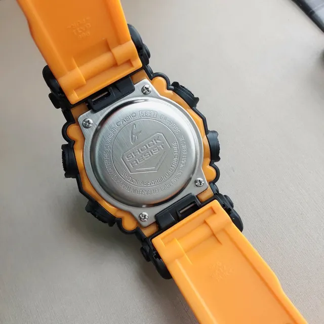 Casio G-Shock GA-100 Montre Sportive Noire et Jaune 2
