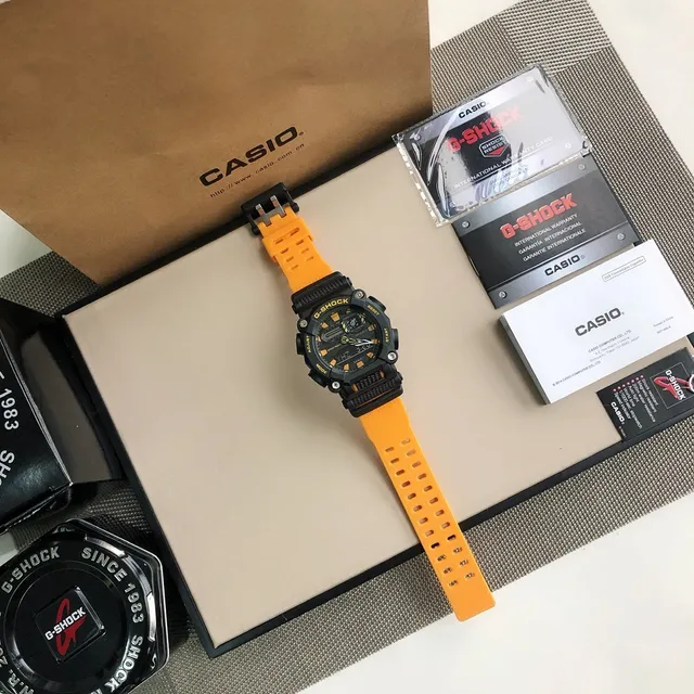 Casio G-Shock GA-100 Montre Sportive Noire et Jaune 9