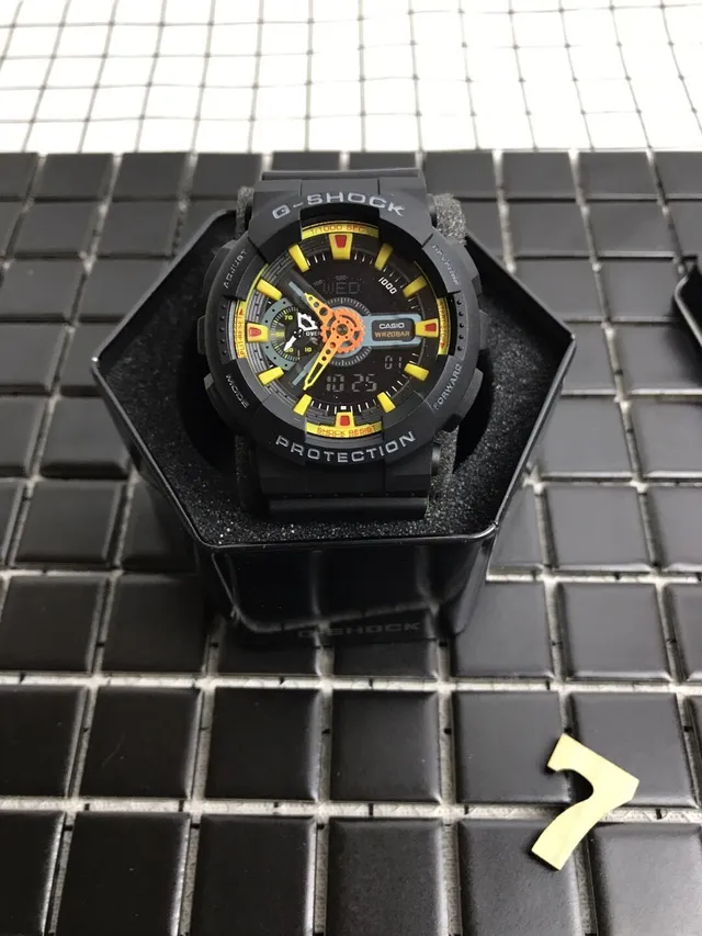 Casio G-Shock GA-100 Noir et Jaune Montre Sport 4