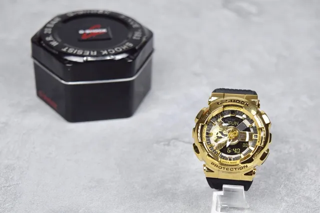Casio G-Shock GA-110 Montre Sportive Ton Doré et Noir 3