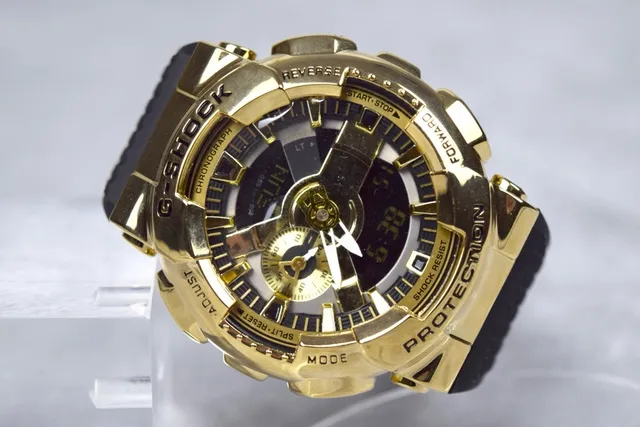 Casio G-Shock GA-110 Montre Sportive Ton Doré et Noir 5