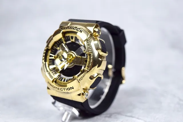 Casio G-Shock GA-110 Montre Sportive Ton Doré et Noir 9