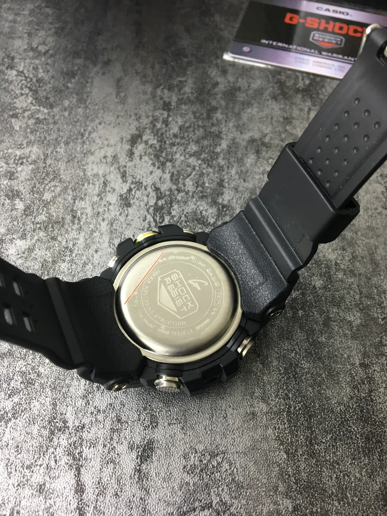 Casio G-Shock Mudmaster ساعة رياضية سوداء وذهبية 3