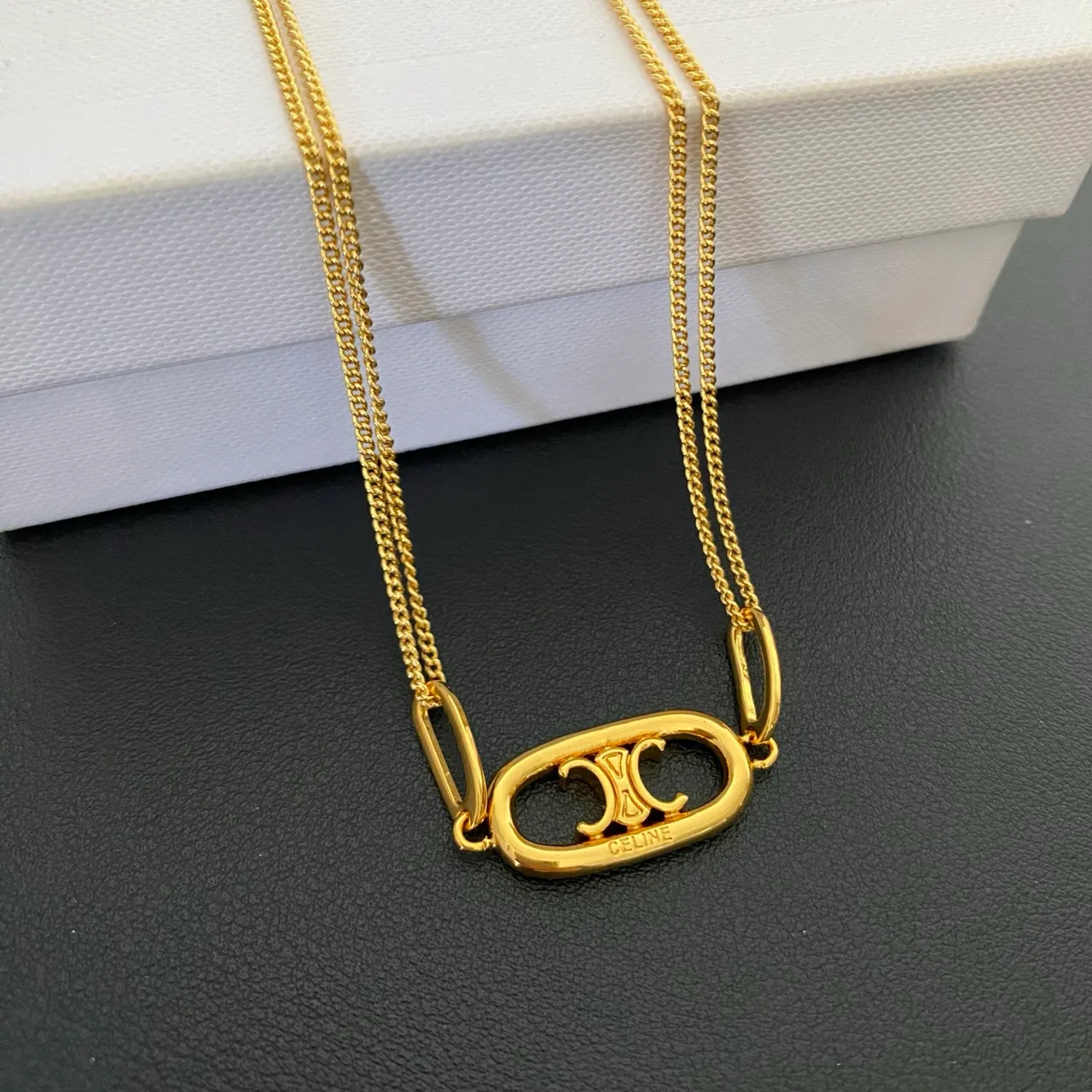 Celine Triomphe Collier Doré Ovale CC Logo 7