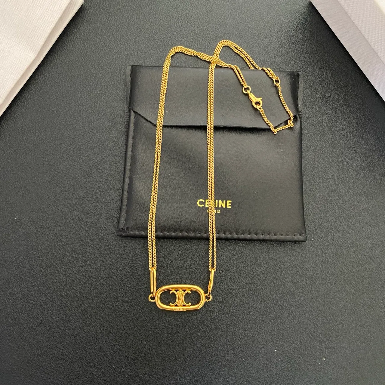Celine Triomphe Collier Doré Ovale CC Logo 9