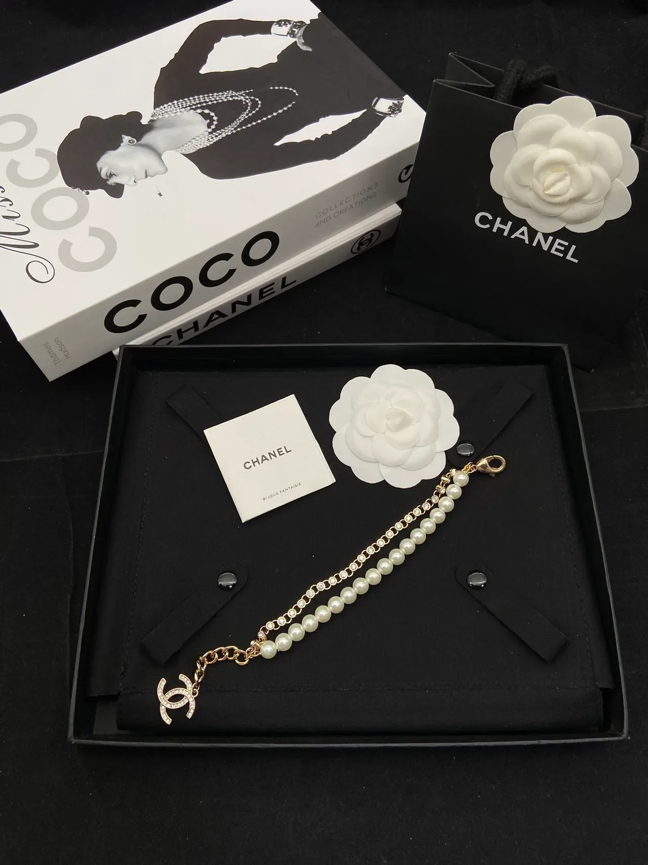 Collier Chanel Perles Beige Or Chaîne CC Logo 3