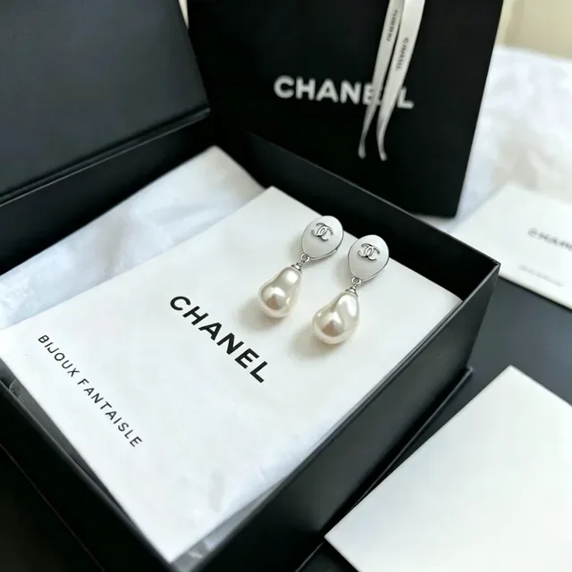 Chanel مجوهرات فانتازية Baroque أقراط لؤلؤ قطرة 6