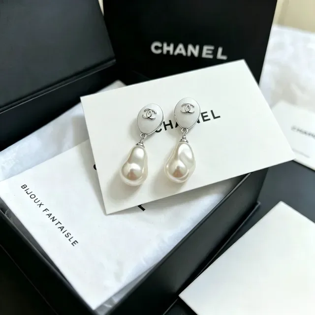 Chanel مجوهرات فانتازية Baroque أقراط لؤلؤ قطرة 7
