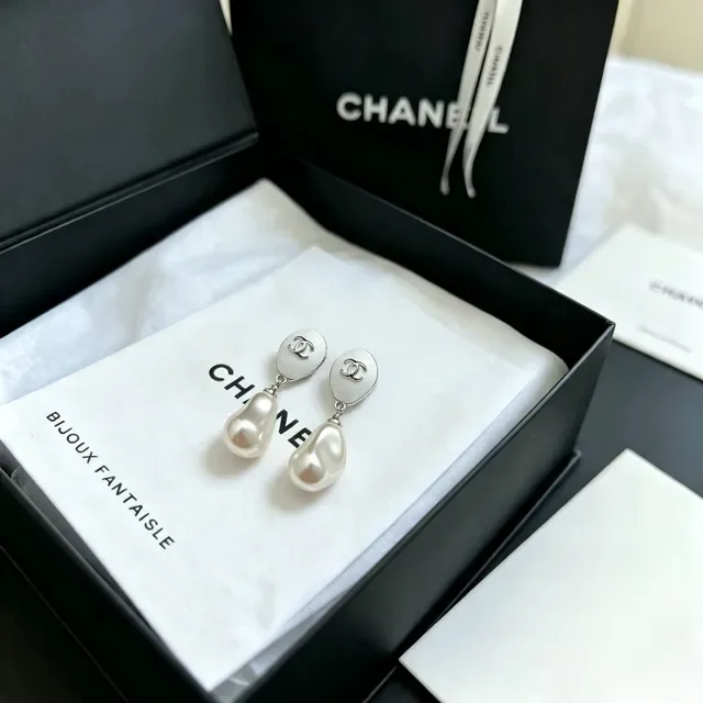 Chanel مجوهرات فانتازية Baroque أقراط لؤلؤ قطرة 8