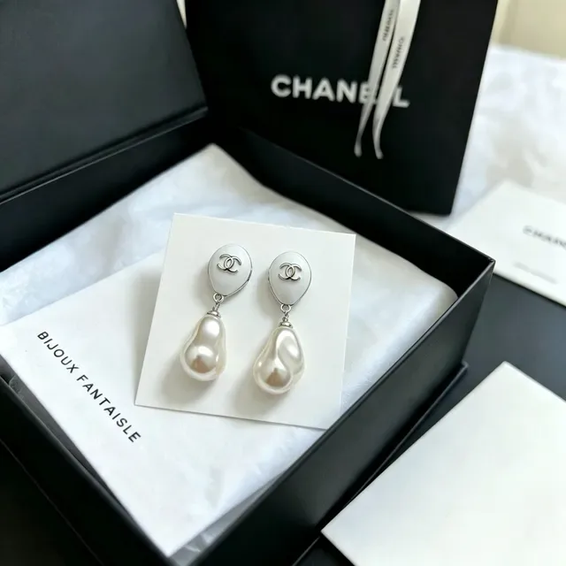 Chanel مجوهرات فانتازية Baroque أقراط لؤلؤ قطرة 9
