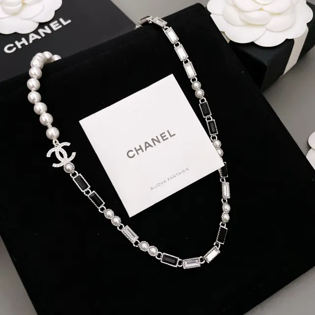 Chanel Bijoux Fantaisie Pulseira de pérolas e esmalte preto com elos 8