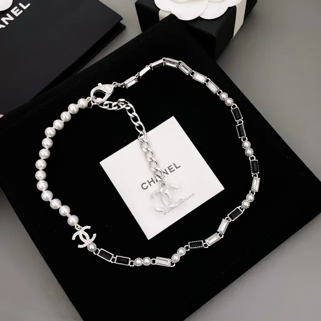 Chanel Bijoux Fantaisie Pulseira de pérolas e esmalte preto com elos 9