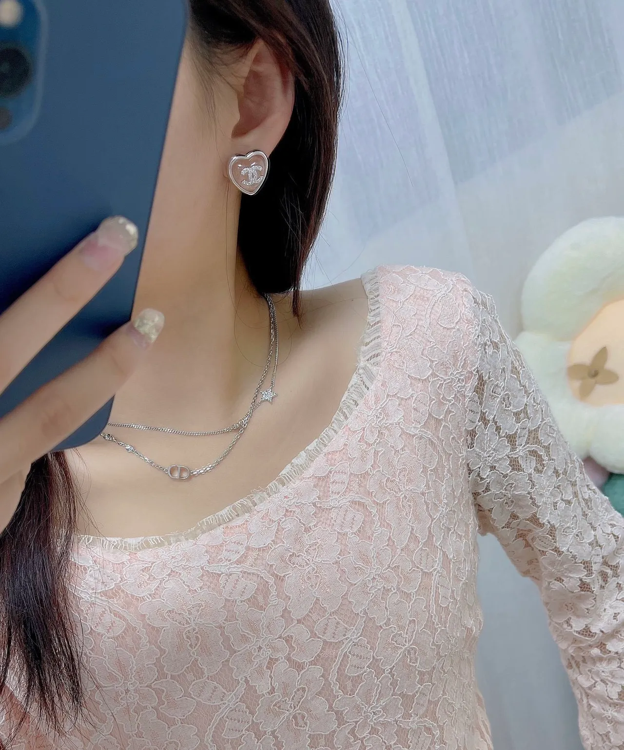 Chanel Bijoux Fantaisie गुलाबी नीली दिल के आकार के इमेल भरे कर्णफूल 2