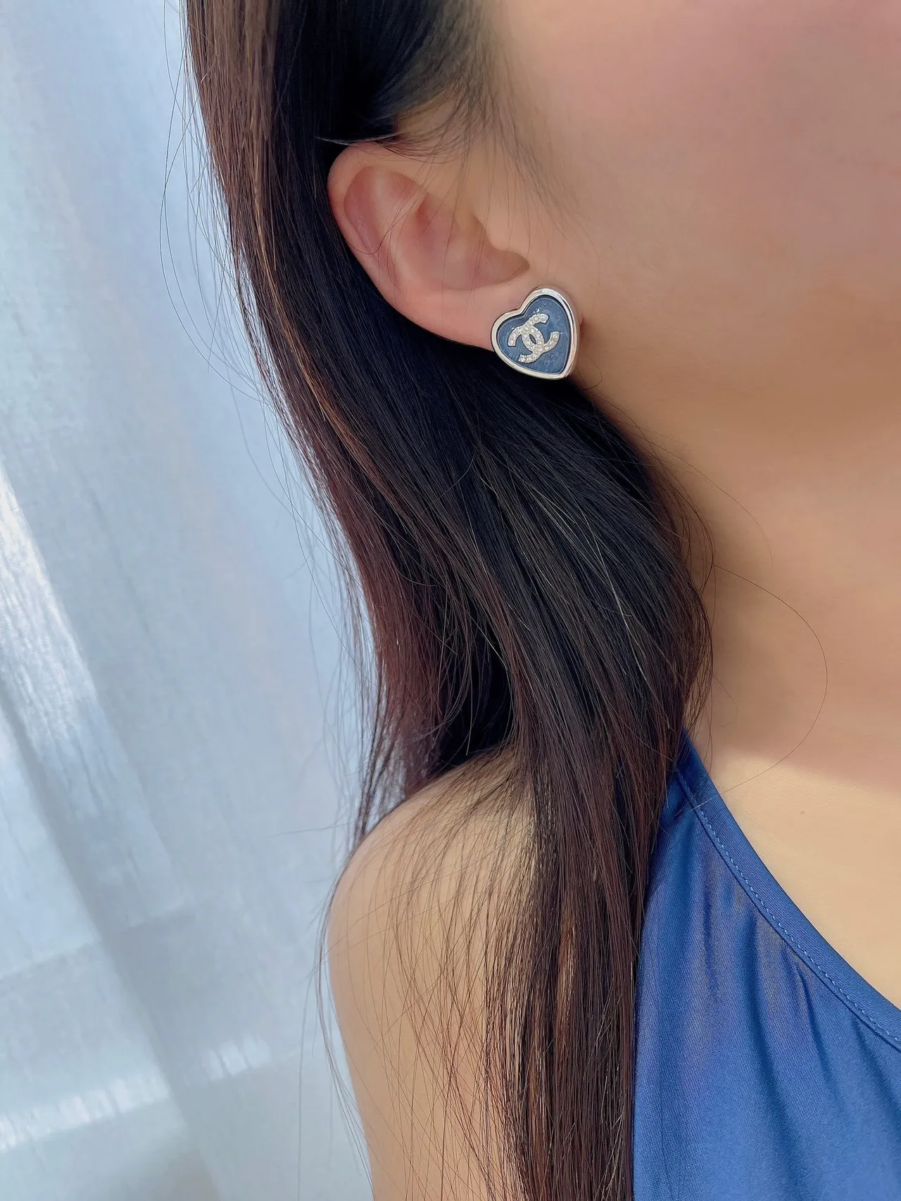 Chanel Bijoux Fantaisie गुलाबी नीली दिल के आकार के इमेल भरे कर्णफूल 6